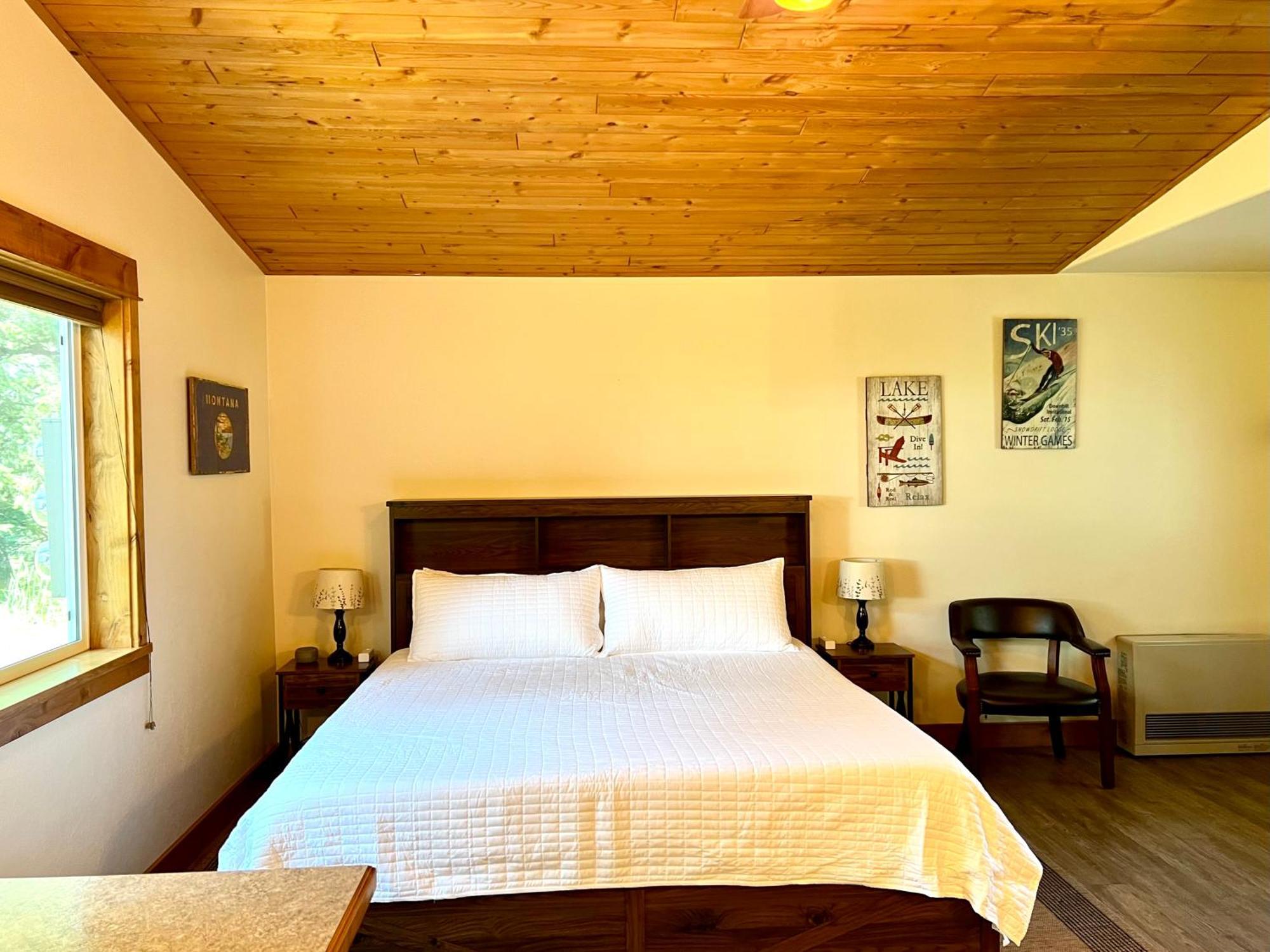 Glacier'S Edge Cabins Columbia Falls Bagian luar foto